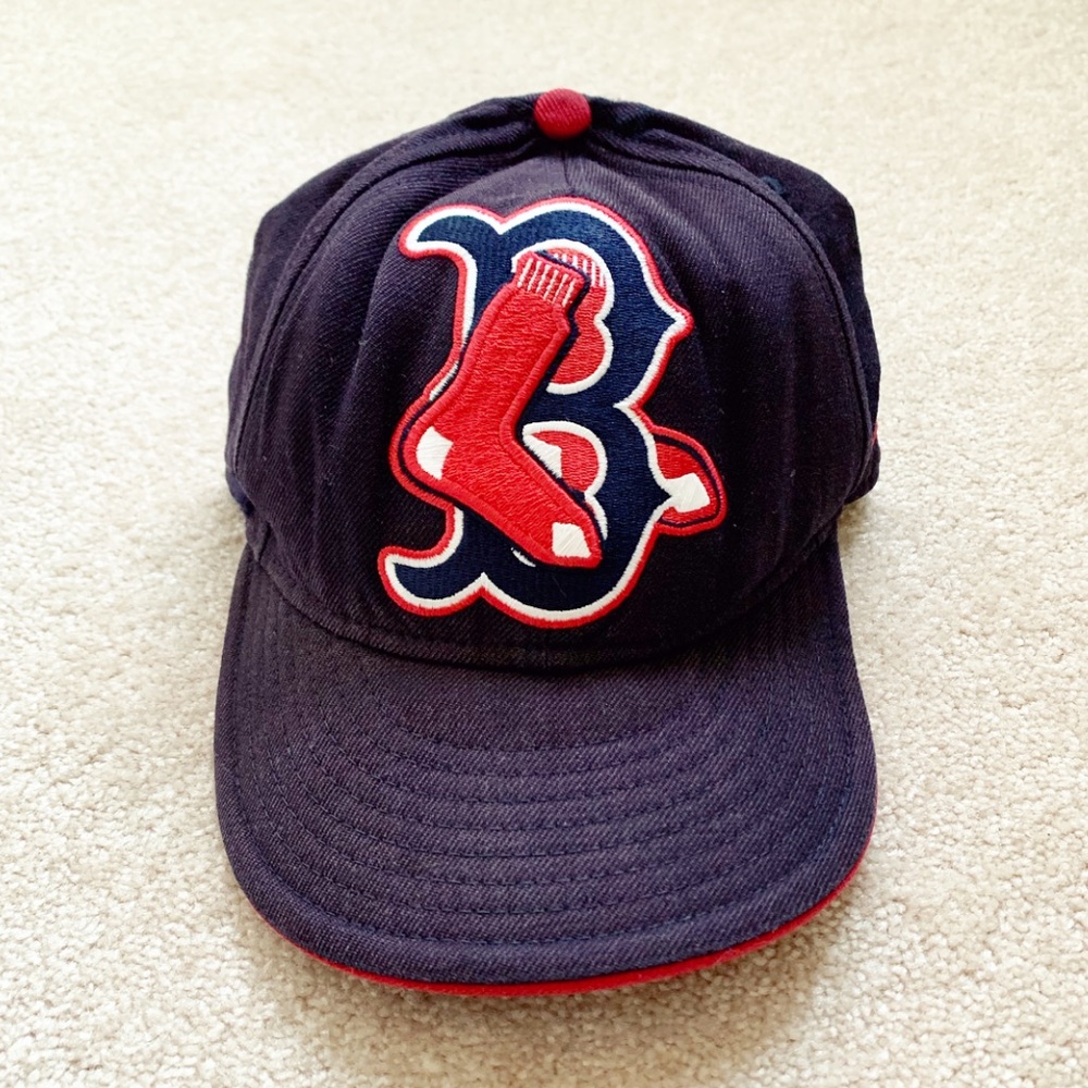 Navy blue & red Boston Red Sox logo hat